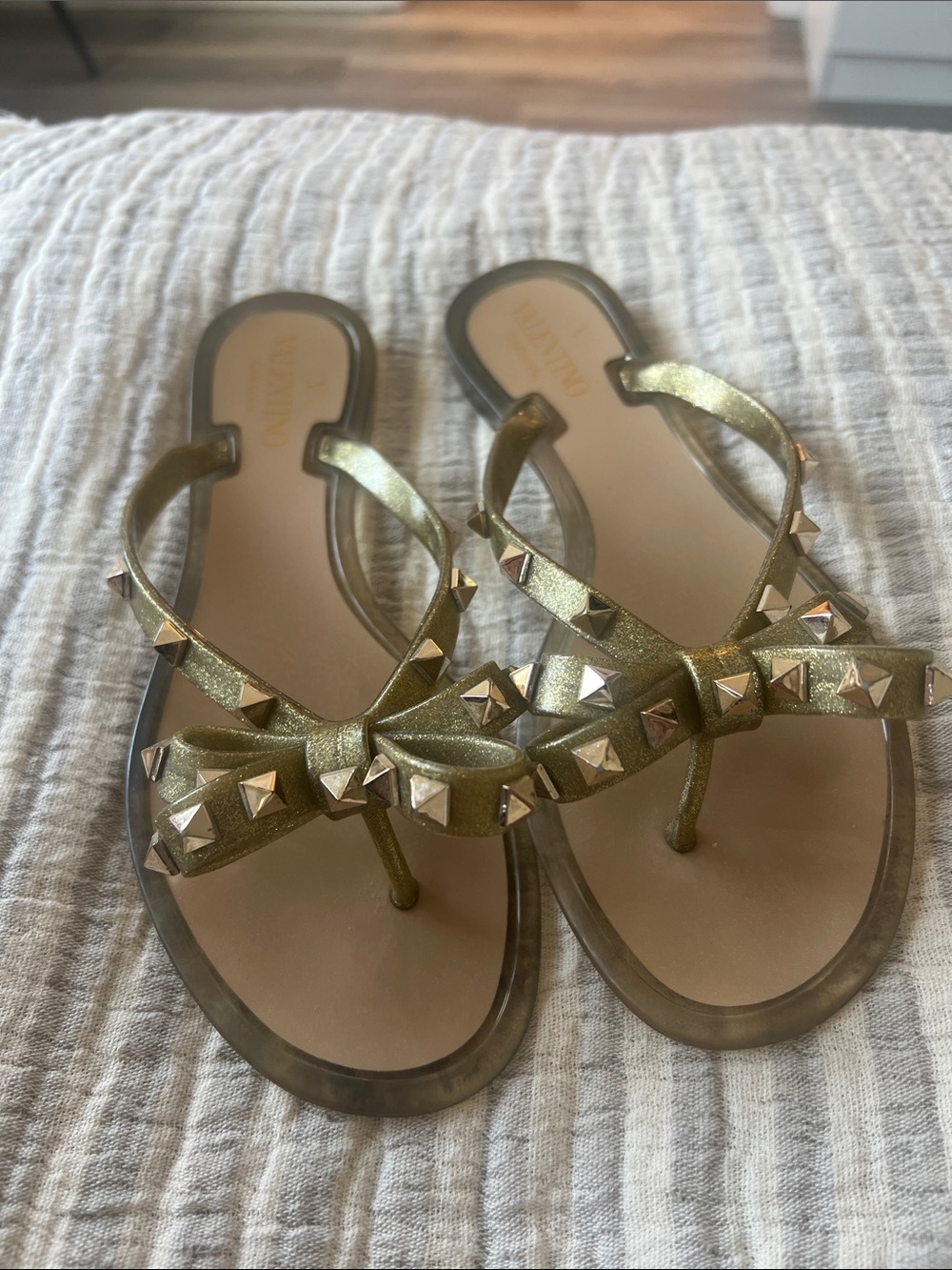 Valentino Garavani Gold Rockstud Bow Thong Sandals size 39